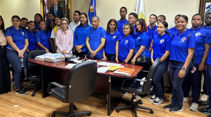 Centro Educativo Máximo Gómez participa en “Regidores por un Día” del programa Ruta Municipal