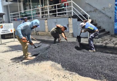 Ayuntamiento y Obras Públicas desarrollan programa de bacheo y reparación de calles en SFM