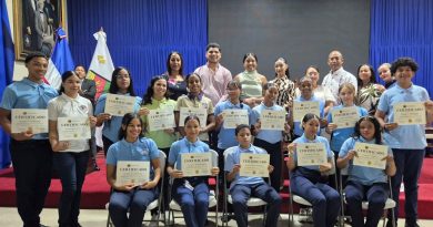 Ayuntamiento de SFM reconoce a 15 estudiantes en el Acto al Mérito Estudiantil 2025-2026