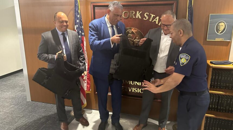 Nueva York dona 849 chalecos antibalas a la Policía Nacional y la DNCD