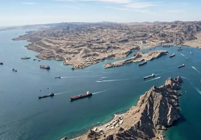 Irán confirma que estrecho de Ormuz permanece abierto para comercio marítimo