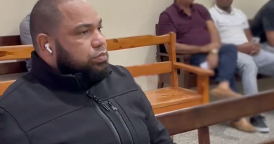 Reducen de 20 a 15 años de prisión la condena contra "Kinkon" por homicidio en SFM; hermano de la víctima sale indignado del tribunal