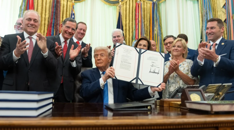 Trump promulga ley que destina US$70.000 millones al control migratorio hasta 2029
