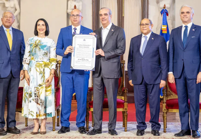 Dr. Nelson Abreu Ventura recibe Premio Nacional a la Excelencia Docente 2026