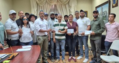 Alcalde Alex Diaz entrega primera partida de fondos para iniciar obras del Presupuesto Participativo