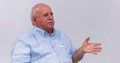 Dr. Fadul, cuestionado por sus títulos, prepara estudios sobre su método para el autismo