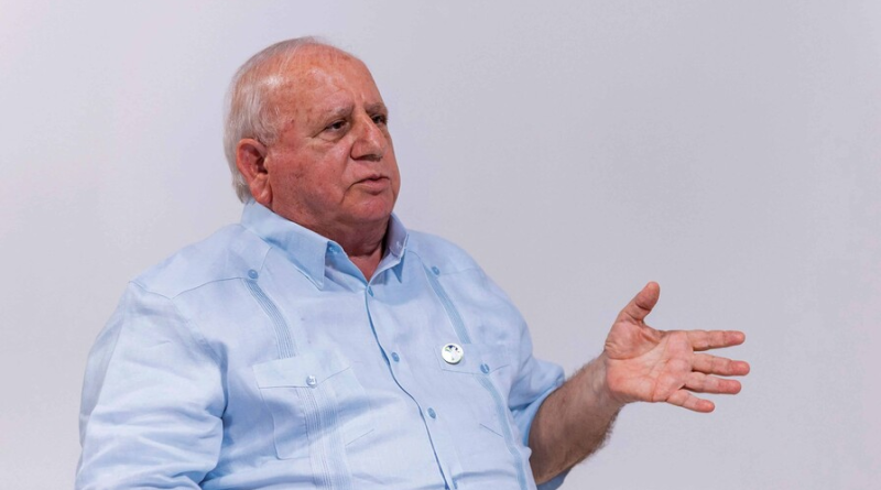Dr. Fadul, cuestionado por sus títulos, prepara estudios sobre su método para el autismo