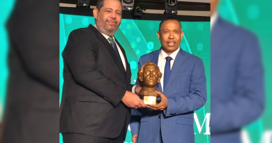 Ayuntamiento de SFM gana Premio Juan Pablo Duarte por liderazgo en manejo de residuos sólidos y protección del medio ambiente Ayuntamiento de SFM gana Premio Juan Pablo Duarte por liderazgo en manejo de residuos sólidos y protección del medio ambiente