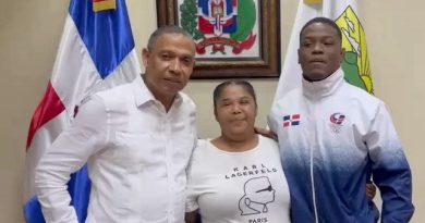 Alcalde Alex Díaz gestiona entrega de solar para el medallista Jhonnathan Elysse Martínez, quien construirá una vivienda para su madre Alcalde Alex Díaz gestiona entrega de solar para el medallista Jhonnathan Elysse Martínez, quien construirá una vivienda para su madre