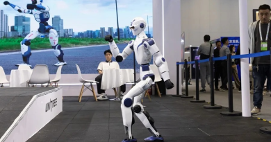 Los robots chinos pasan del espectáculo a realizar tareas cotidianas Los robots chinos pasan del espectáculo a realizar tareas cotidianas