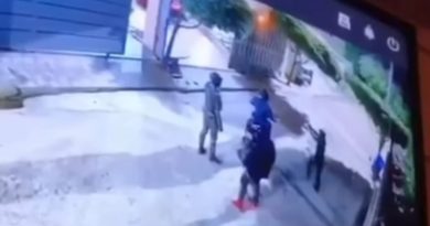 Asaltan a dos policías en Santiago; les roban armas y motocicleta Asaltan a dos policías en Santiago; les roban armas y motocicleta