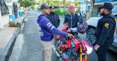 Migración detiene a más de 400 haitianos indocumentados en Santiago Migración detiene a más de 400 haitianos indocumentados en Santiago
