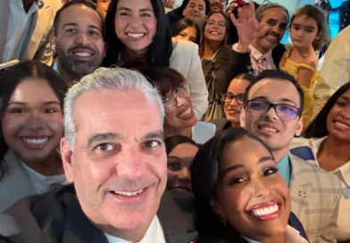 Abinader anuncia 300 becas para dominicanos en Nueva York Abinader anuncia 300 becas para dominicanos en Nueva York