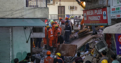 Aumentan a 6 los muertos tras el derrumbe de un hospital universitario en Nueva Delhi Aumentan a 6 los muertos tras el derrumbe de un hospital universitario en Nueva Delhi