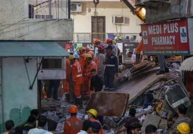 Aumentan a 6 los muertos tras el derrumbe de un hospital universitario en Nueva Delhi Aumentan a 6 los muertos tras el derrumbe de un hospital universitario en Nueva Delhi